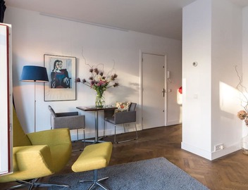 Luxury Long Stay Apartment with canal view located in the historic old center of Amsterdam. 2
