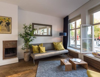 Luxury Long Stay Apartment with canal view located in the historic old center of Amsterdam. 5