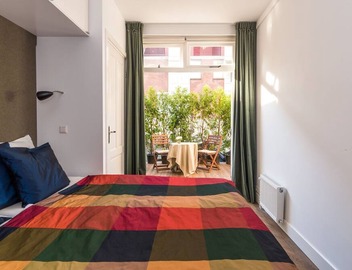 Luxury Long Stay Apartment with canal view located in the historic old center of Amsterdam. 3