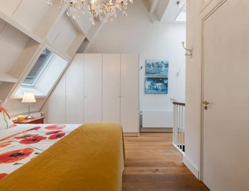 Beautiful apartment at one of the most desirable locations on the famous Prinsengracht. 3