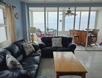 Lovely Beachfront Condo overlooking the Ocean, private jacuzzi, balcony & pool 5