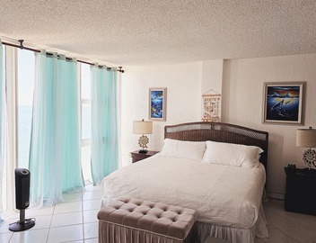 Lovely Beachfront Condo overlooking the Ocean, private jacuzzi, balcony & pool 5