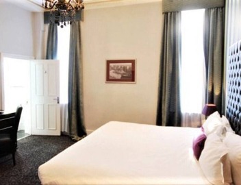 2 Bed/2 Bath Large Flat, Ground Floor, Sky TV, AC 2