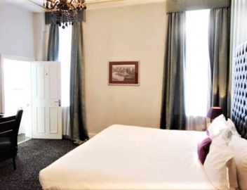 2 Bed/2 Bath Large Flat, Ground Floor, Sky TV, AC 2