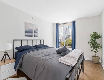Bright 2BD Condo, Rogers Arena 4