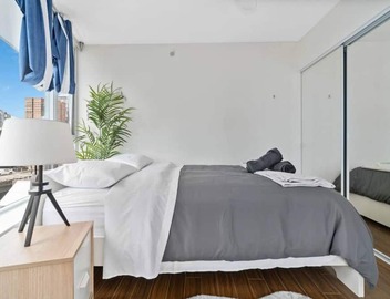 Bright 2BD Condo, Rogers Arena 3
