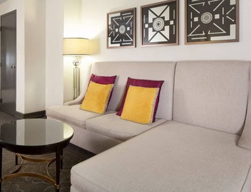 Experience the Heart of Chicago from a Cozy Suite 3