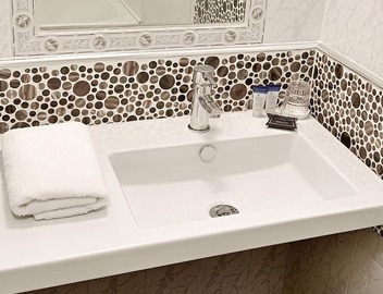 Convenient Stay in Dublin Downtown! Stylish Hotel Close to Irish Whiskey Museum 3
