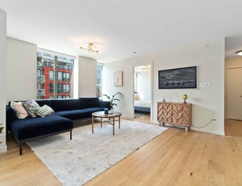 Stylish 3BD Chinatown Condo | Rooftop & City Views 4
