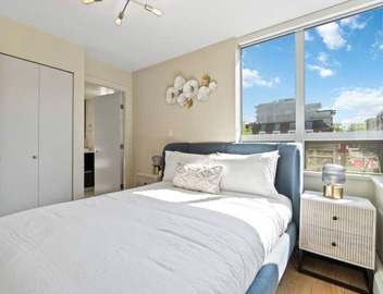 Stylish 3BD Chinatown Condo | Rooftop & City Views 2