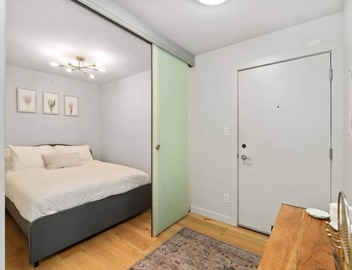 Stylish 3BD Chinatown Condo | Rooftop & City Views 3