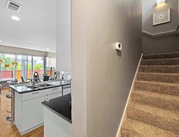 East Side Heights: Loft in the Vibrant East Austin 2