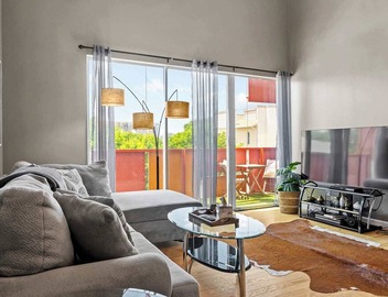 East Side Heights: Loft in the Vibrant East Austin 4
