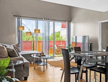 East Side Heights: Loft in the Vibrant East Austin 3