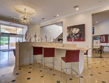 Premium Universal Studios King Bed Resort Suite, Pool, Gym, Free Parking 507S 5
