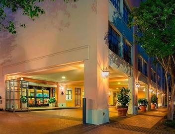 Best Place to Stay in New Orleans! Outdoor Pool, Pet-friendly, Free Breakfast! 4