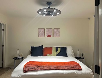 Located in The Heart of Old Town Scottsdale w/Seasonally Heated Pool! 5