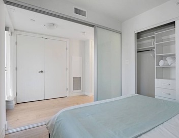 Yaletown Condo: Modern 1BR+Den | Air Conditioning | Free Parking | Seawall 5