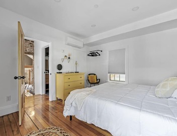 The Bookstore · Private Parking · King Beds · Downtown Rockport 3