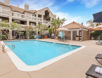 Best Place to Stay in Chatsworth! Full Kitchen, Swimming Pool, Free Breakfast! 5