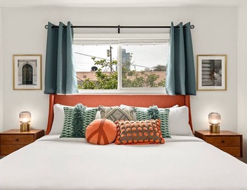 East Village Arts District, King Suite w/Sofa Bed 4