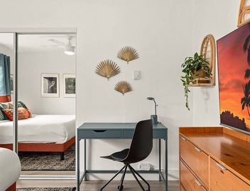 East Village Arts District, King Suite w/Sofa Bed 2