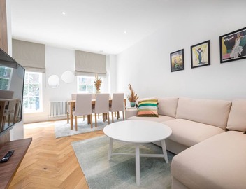 3 Bedroom Flat With Terrace in Central London 2