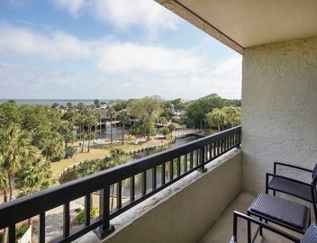 Your Home Away From Home! Beachfront, Near Village at Olde Town Park 4