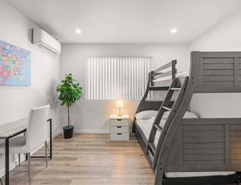 Luxury Escape w/Private Balcony & Free Parking #3 5