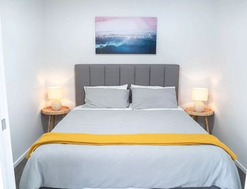 The Downtown by Beyonder by Beyonder - Stylish 2-Bedroom Coastal Apartment with Balcony, Walking Distance to Mount Maunganui Beach, Secure Parking, Ideal for Couples and Families 3