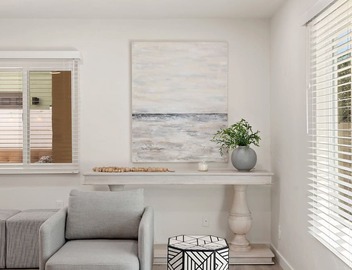 Beautiful Remodeled Condo With Patio Near West Beach 2