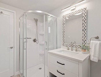 Beautiful Remodeled Condo With Patio Near West Beach 3