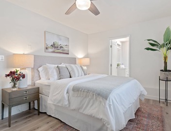 Beautiful Remodeled Condo With Patio Near West Beach 3