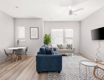 H3 ~ Spacious Condo Only 8 Min to Broadway ~ Garage Parking ~ Super Clean 3