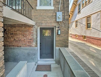 Contemporary Condo in Quiet Locale! 5