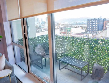 2BD Downtown Vancouver Condo with Free Parking+AC 3
