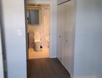 2BD Downtown Vancouver Condo with Free Parking+AC 4