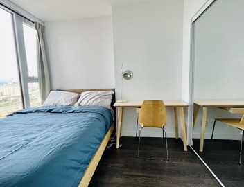 Lovely 2BD condo with amazing views + free parking 5