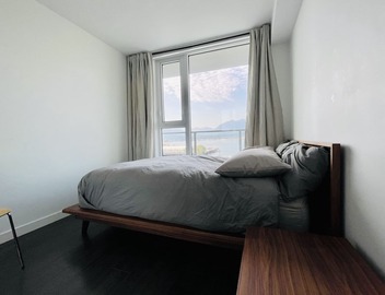 Lovely 2BD condo with amazing views + free parking 2