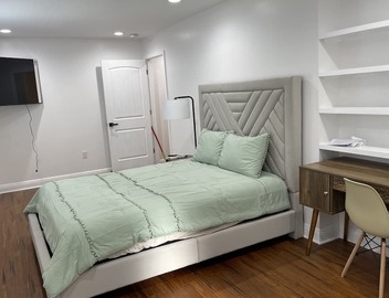 Newly Renovated 4 Master Bedroom 2-Story house! 4