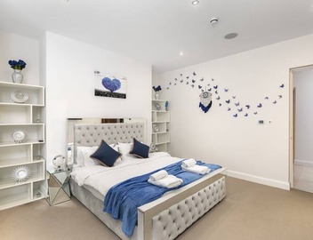 Luxury Chelsea Duplex | 3BR | Sleeps 10 | Near Tube 2