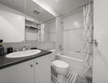 Urban Oasis! Sleeps 4/Big Private Patio/Fast Wifi 4