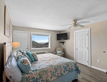 Oceanfront 3BR Ground-Floor Patio King Ste Small Dog Friendly Blue Mist 102 4