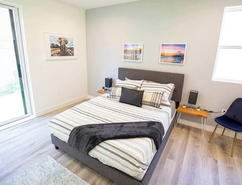 *NEW 2BR DESIGNER TOWNHOUSE WALK 2 UNIVERSAL!* 5