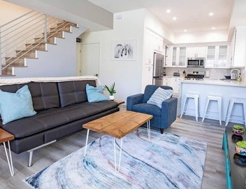 *NEW 2BR DESIGNER TOWNHOUSE WALK 2 UNIVERSAL!* 4