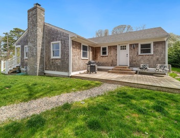 Lovely Studio with Full Kitchen + Private Deck! 4