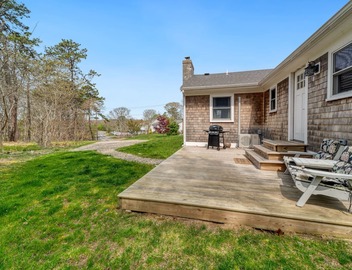 Lovely Studio with Full Kitchen + Private Deck! 3