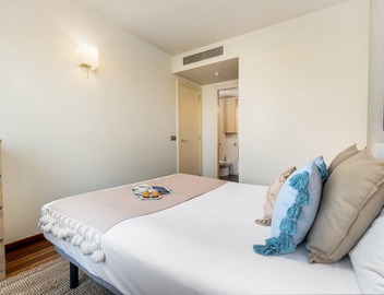 Modern 2-Bedroom Apartment with Balcony & Pool Access Near Forum Beach 5