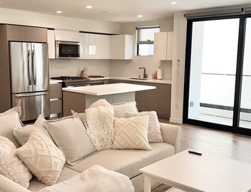 *New* Beautiful Beverly Hills Condo w/parking 4