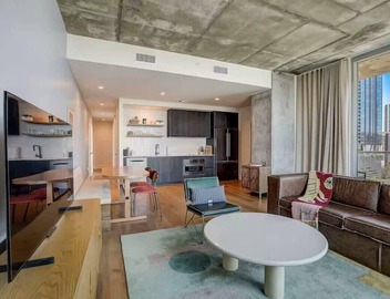 Mins to Rainey St | Heated Pool | Gym | Fireworks 5